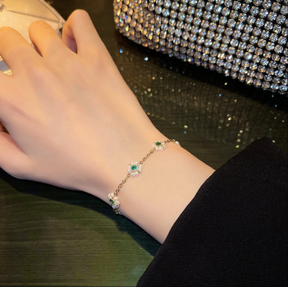 Pearl and emerald green stone slider bracelet elegant nature style