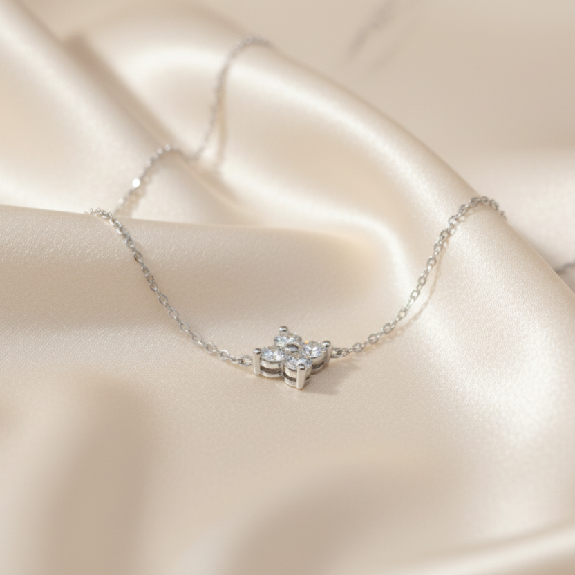 Single four-leaf clover bracelet gold plated lucky charm solitaire